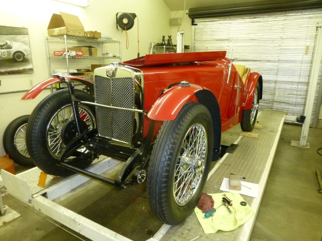 MG-J2 - front fenders mounted