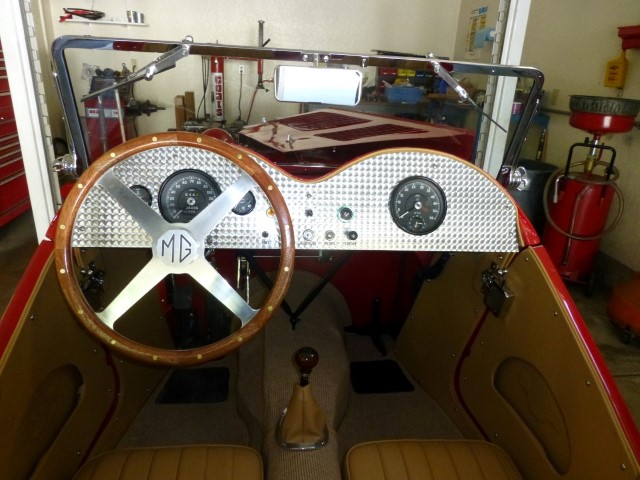 MG-J2 -Steering wheel and dash